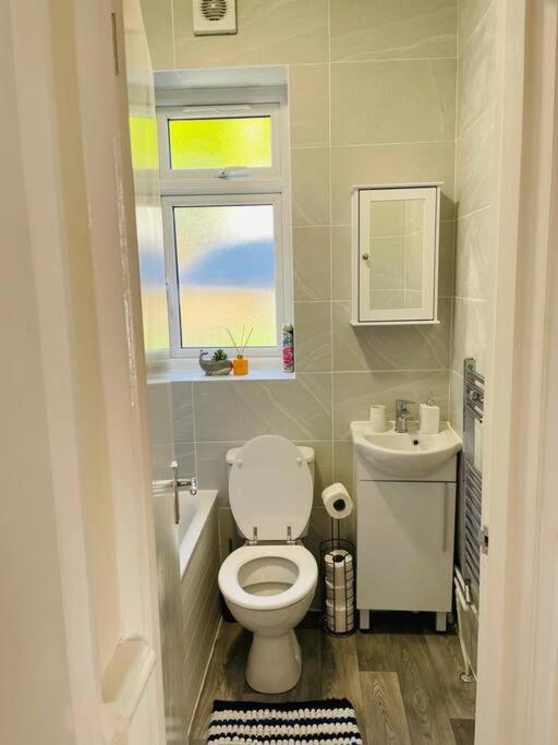 Superb And Comfortable 3Bd Home In Dagenham Exterior foto