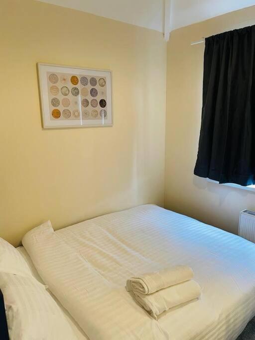 Superb And Comfortable 3Bd Home In Dagenham Exterior foto