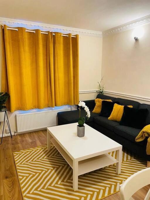 Superb And Comfortable 3Bd Home In Dagenham Exterior foto