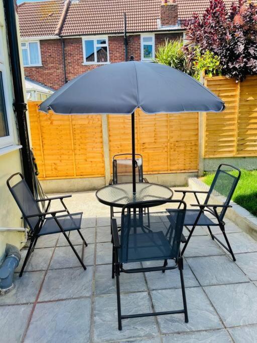 Superb And Comfortable 3Bd Home In Dagenham Exterior foto